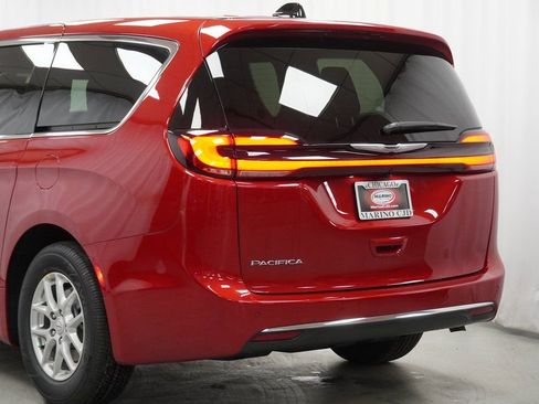 New 2026 Chrysler Pacifica Select image 12