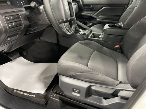 Used 2025 Toyota Tacoma SR5 image 11