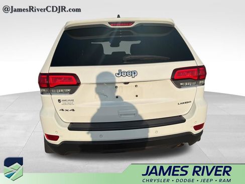 Used 2020 Jeep Grand Cherokee Laredo w/ 18" Wheel & 8.4" Radio Group image 7