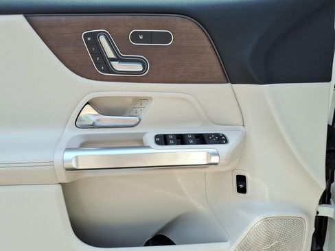 Used 2023 Mercedes-Benz EQB 300 4MATIC image 15