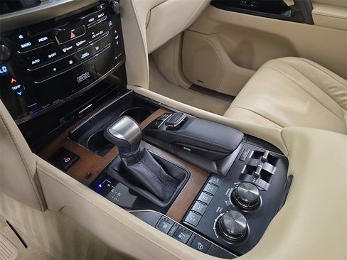 Used 2016 Lexus LX 570 4WD image 28