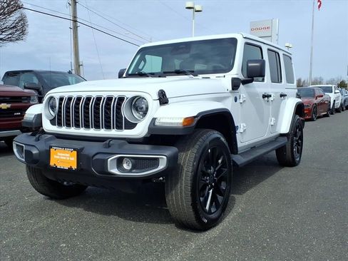 Certified 2025 Jeep Wrangler Unlimited Sahara image 3