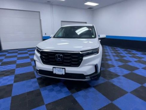 Certified 2024 Honda Pilot EX-L image 3