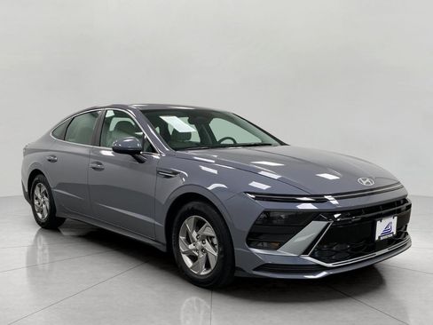 Certified 2025 Hyundai Sonata SE FWD image 1