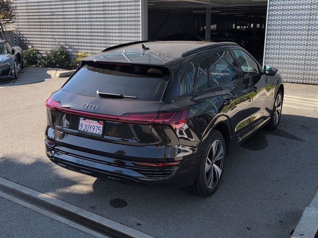 Used 2024 Audi Q8 e-tron Premium Plus AWD/4WD image 5