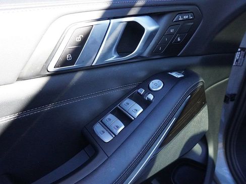 Used 2023 BMW X7 xDrive40i w/ Parking Assistance Package image 41