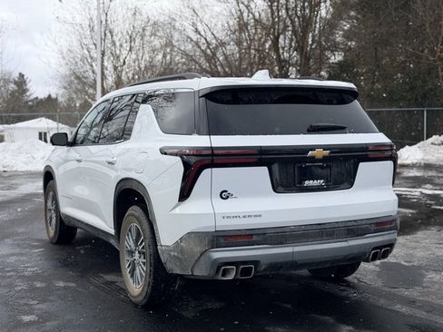 Used 2025 Chevrolet Traverse LT w/ Driver Confidence Package image 5