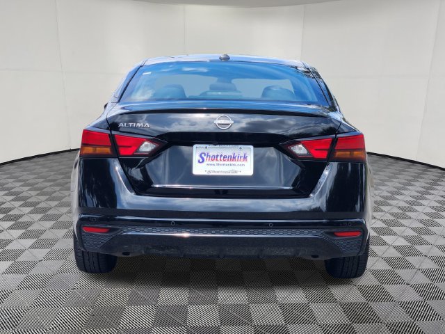 Used 2025 Nissan Altima 2.5 SV FWD image 7