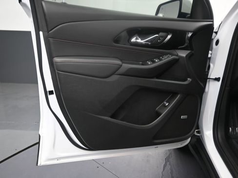 Used 2024 Chevrolet Traverse RS FWD image 11