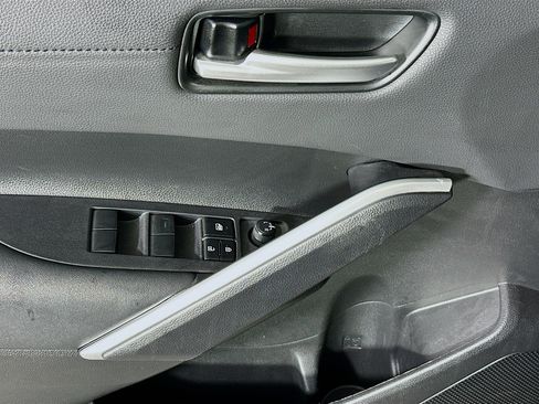 Used 2023 Toyota Corolla Cross XLE w/ Convenience Package FWD image 14