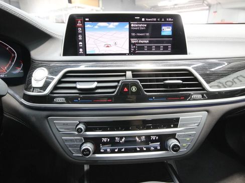 Used 2022 BMW 740i xDrive w/ Premium Package AWD/4WD image 25