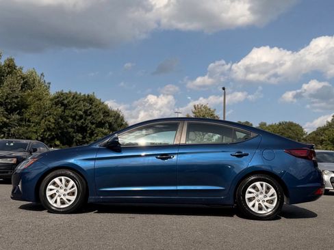 Used 2020 Hyundai Elantra SE FWD image 2