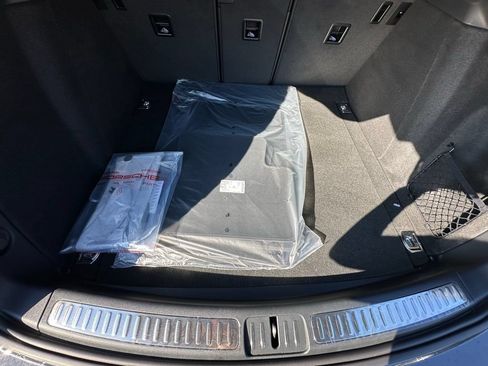 Certified 2026 Porsche Macan AWD/4WD image 37