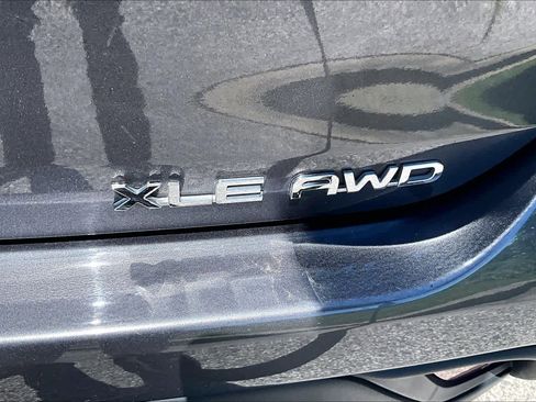 Used 2024 Toyota Highlander XLE AWD/4WD image 10