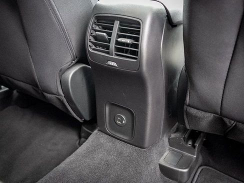 Used 2022 Ford Escape SE w/ SE Sport Appearance Package image 18