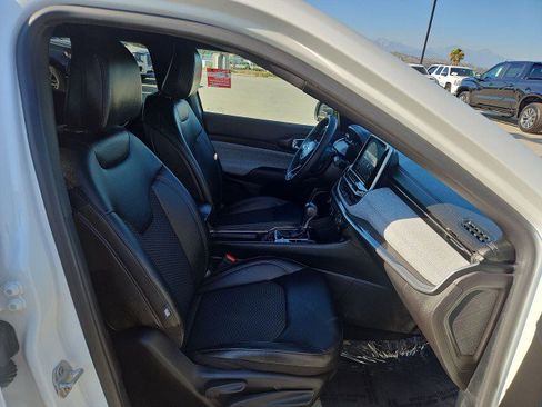 Used 2025 Jeep Compass Latitude AWD/4WD image 27