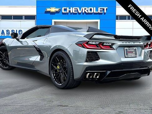 Used 2022 Chevrolet Corvette Stingray Premium Conv w/ Z51 Performance Package RWD image 3