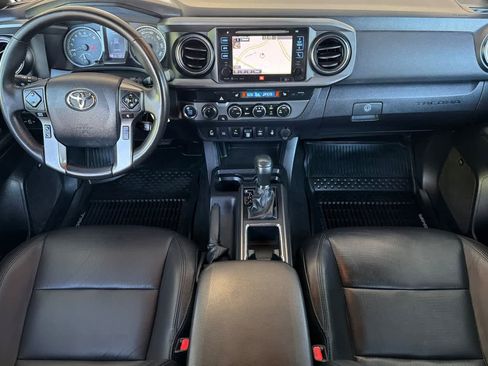 Used 2019 Toyota Tacoma TRD Off-Road w/ TRD Premium Off Road Package AWD/4WD image 3