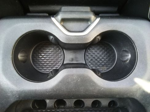 Used 2019 RAM 1500 Laramie image 19