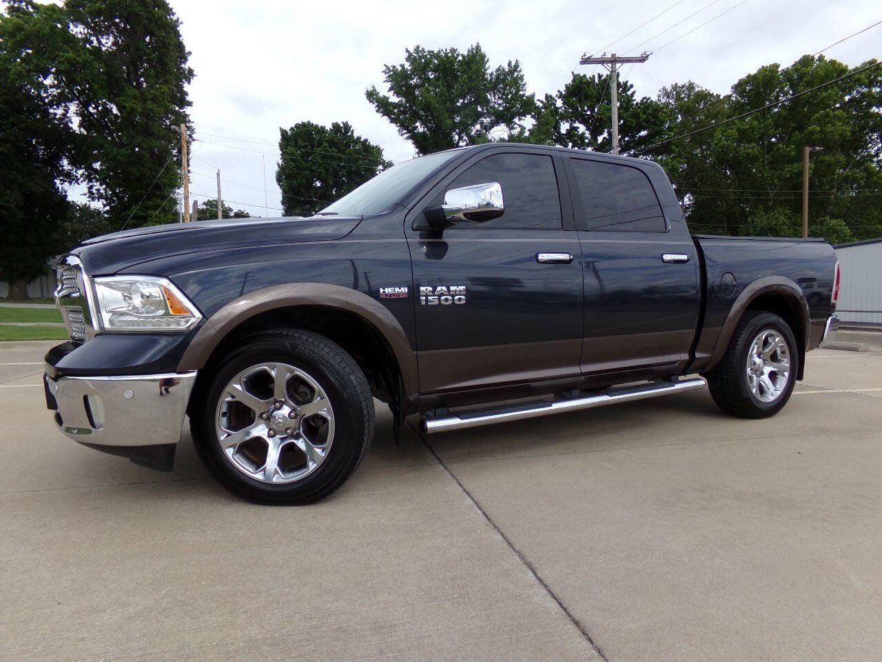 Used 2017 RAM 1500 Laramie w/ Convenience Group RWD image 4