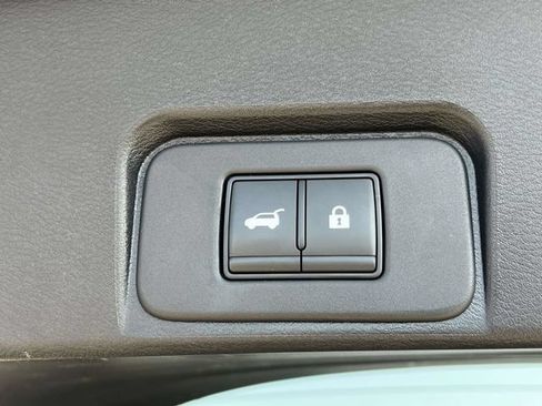 Used 2025 Nissan Rogue SV FWD image 21