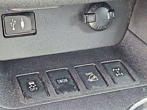 Used 2015 Toyota Highlander XLE AWD/4WD image 23