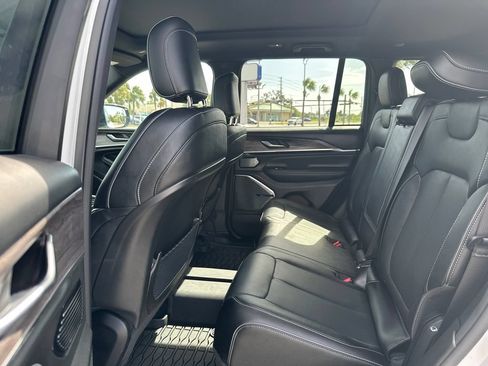 Used 2023 Jeep Grand Cherokee Overland AWD/4WD image 14