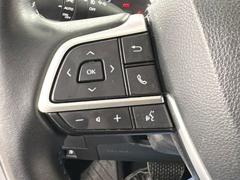 Used 2024 Toyota Highlander LE image 23