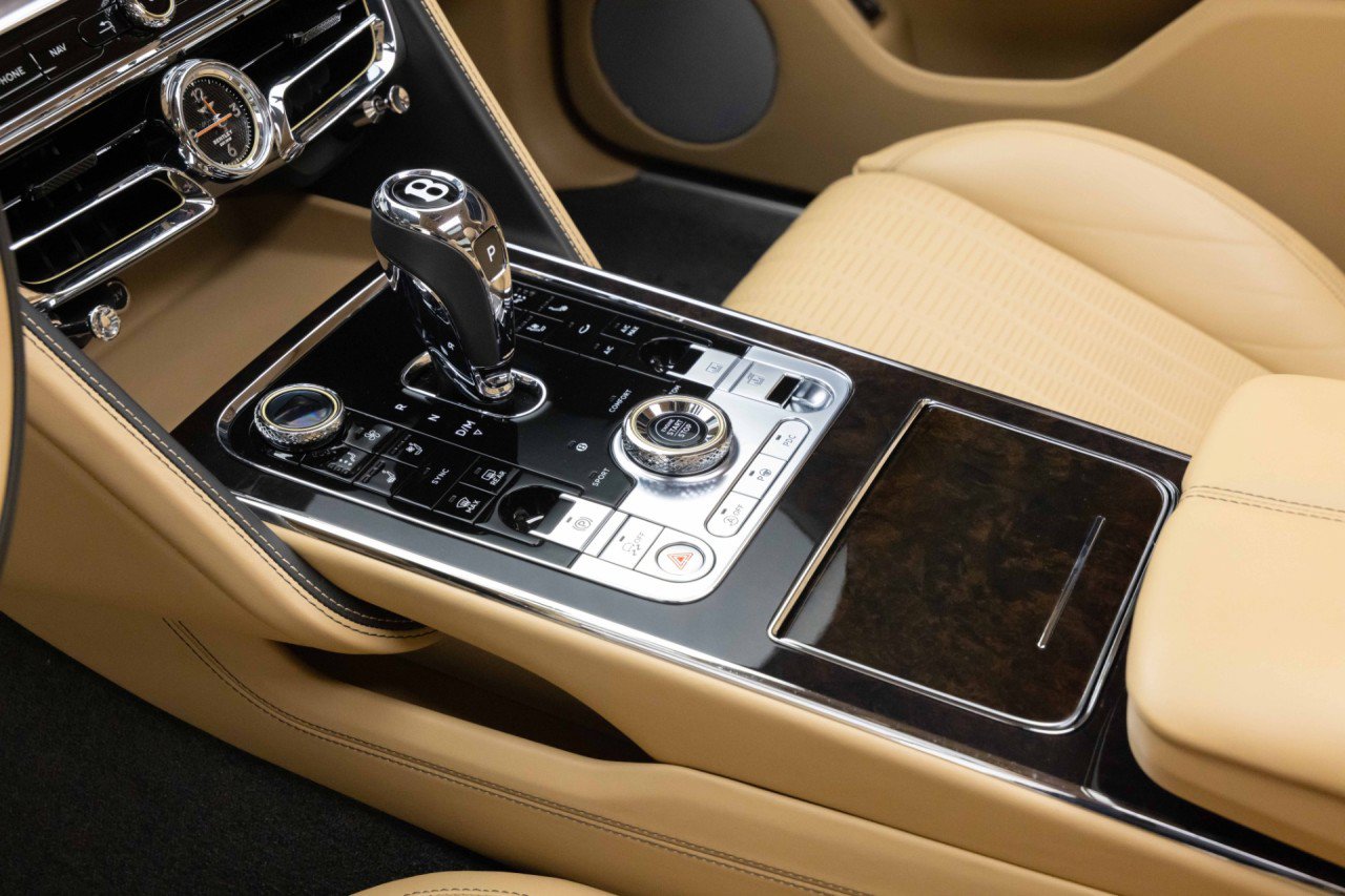 Used 2022 Bentley Flying Spur W12 AWD/4WD image 16
