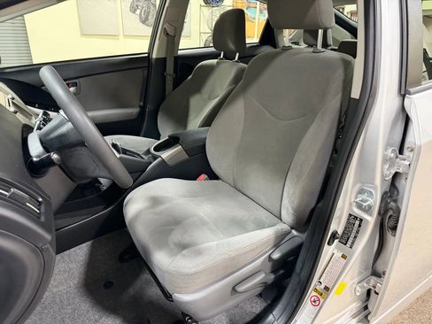 Used 2014 Toyota Prius Two image 28