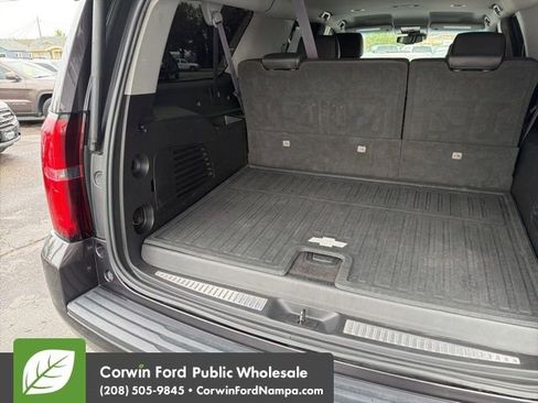 Used 2017 Chevrolet Suburban LT w/ Luxury Package RWD image 31