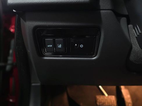 Used 2017 Jaguar XF R-Sport image 28