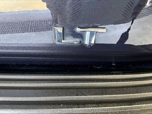 Used 2025 Chevrolet Tahoe LT image 31