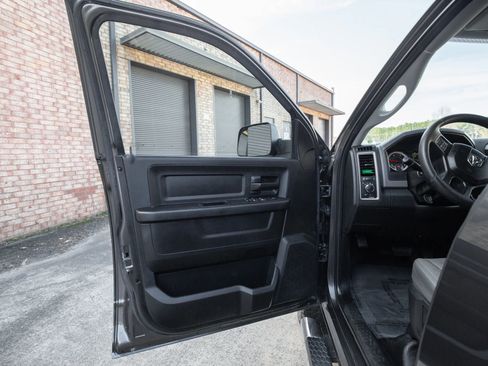 Used 2017 RAM 2500 Tradesman w/ Chrome Appearance Group image 16