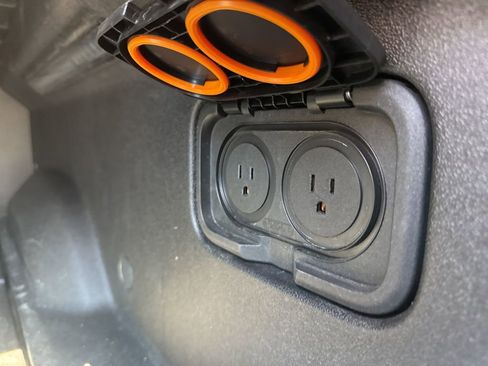 Used 2022 Rivian R1T Adventure image 22