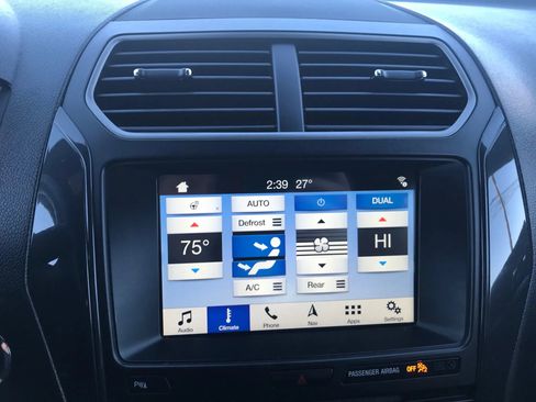 Used 2018 Ford Explorer XLT w/ Equipment Group 202A image 25