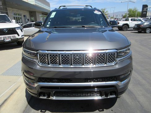 Used 2023 Jeep Grand Wagoneer Series II w/ Premium Group II AWD/4WD image 16