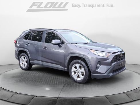 Used 2019 Toyota RAV4 XLE w/ Convenience Package FWD image 1
