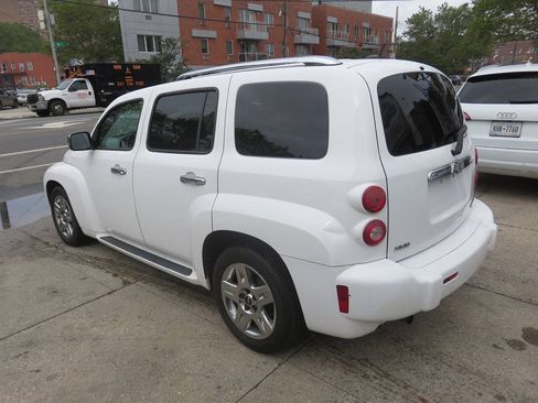 Used 2011 Chevrolet HHR LT FWD image 5