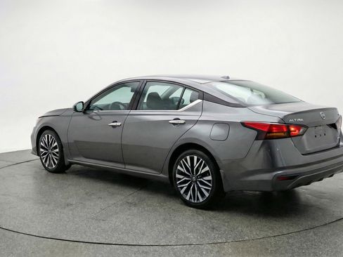 Used 2025 Nissan Altima 2.5 SV FWD image 6