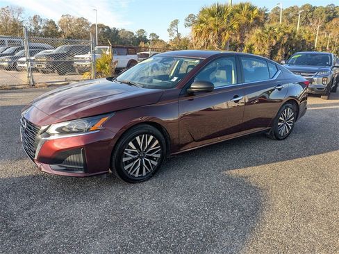 Used 2025 Nissan Altima 2.5 SV image 8