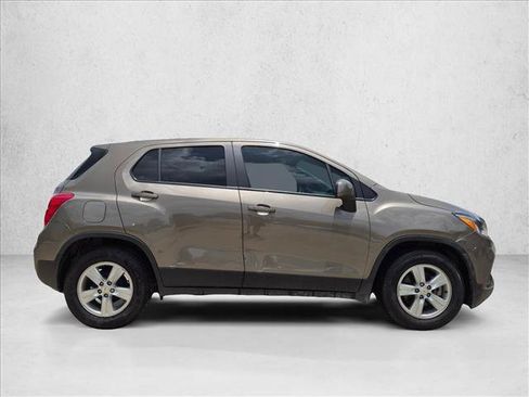 Used 2021 Chevrolet Trax LS FWD image 4