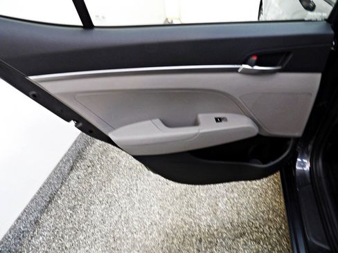 Used 2020 Hyundai Elantra SE FWD image 9