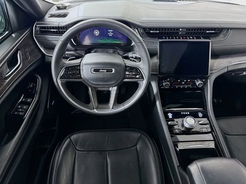 Used 2022 Jeep Grand Cherokee Overland image 3