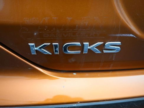Used 2023 Nissan Kicks SR image 11
