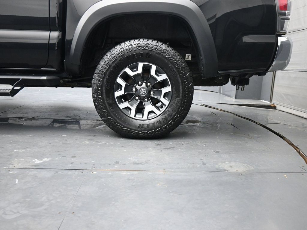 Used 2022 Toyota Tacoma TRD Off-Road AWD/4WD image 14