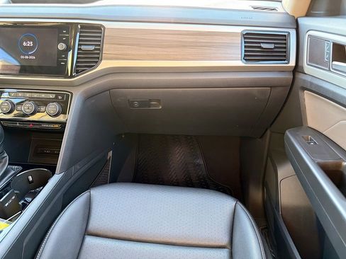Used 2023 Volkswagen Atlas SEL AWD/4WD image 18