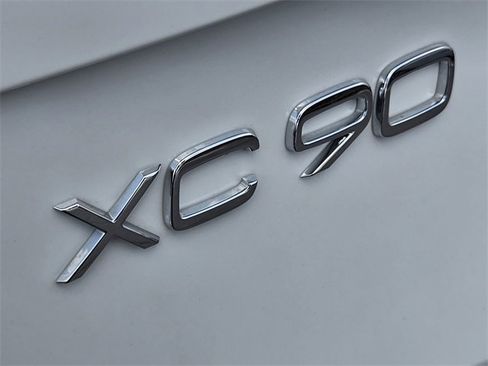 Certified 2025 Volvo XC90 T8 Plus image 14