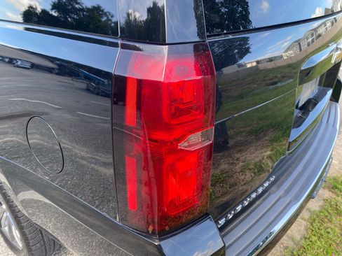 Used 2018 Chevrolet Suburban Premier AWD/4WD image 11