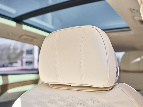 Used 2023 Bentley Bentayga Extended Wheelbase image 45